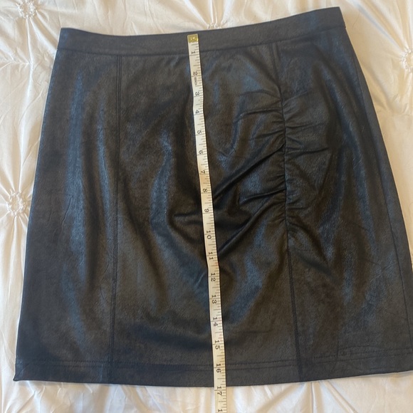 FREE PEOPLE BLACK FAUX SUEDE MINI SKIRT NWOT - SIZE SMALL/P - Picture 6 of 6